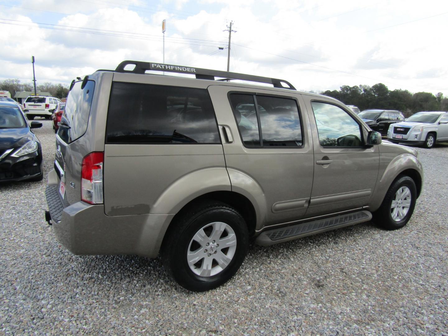 2007 Gray /Tan Nissan Pathfinder LE 2WD (5N1AR18U27C) with an 4.0L V6 DOHC 24V engine, Automatic transmission, located at 15016 S Hwy 231, Midland City, AL, 36350, (334) 983-3001, 31.306210, -85.495277 - Photo#7